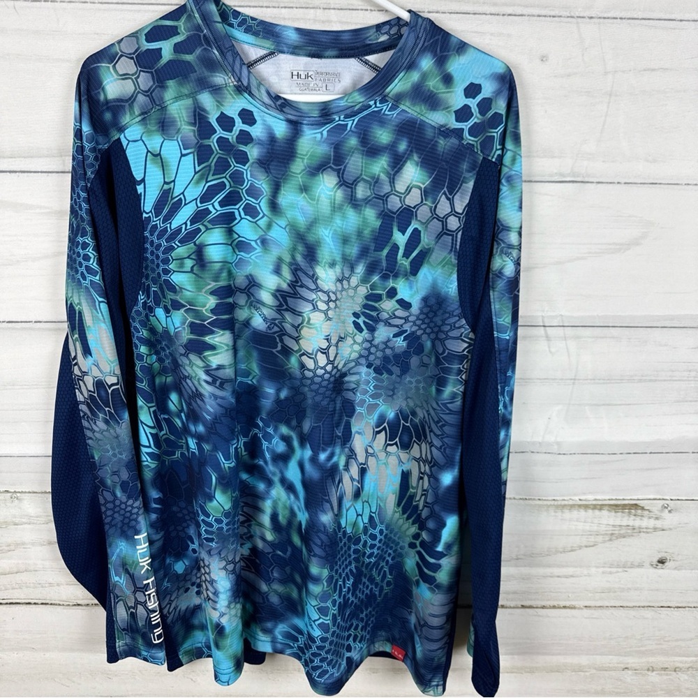 Huk Men's Blue and Green Patterned Shirt